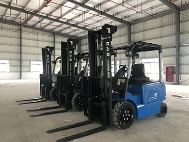 感謝蔡總的大力支持，再次購買3+1臺比亞迪叉車，祝：生意興?。? /></em><b>感謝蔡總的大力支持，再次購買3+1臺比亞迪叉車，祝：生意興??！</b></a></li>

<li><a href=