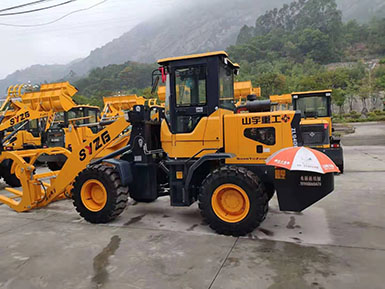 恭喜羅總喜提新車，山宇裝載機940走起，山宇重工，助您成功！